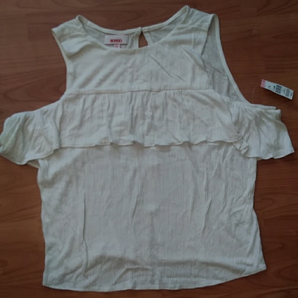 Bongo NWT cold shoulder top